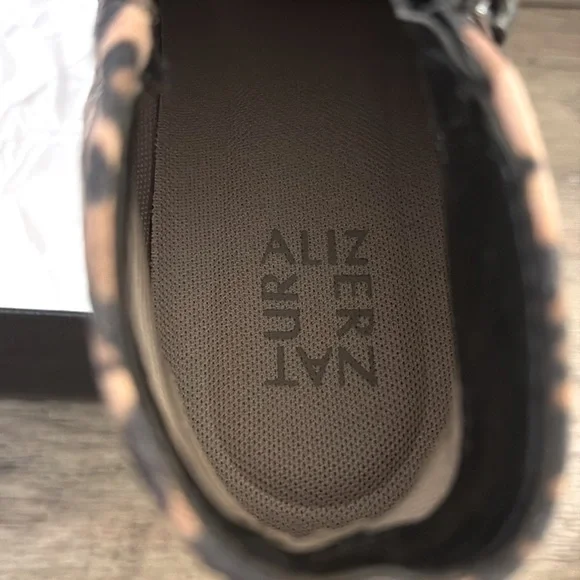 NIB [Naturalizer] Miranda Cheetah High Top Zipper Flat Sneakers Women’s Sz 7.5 - Picture 7 of 11